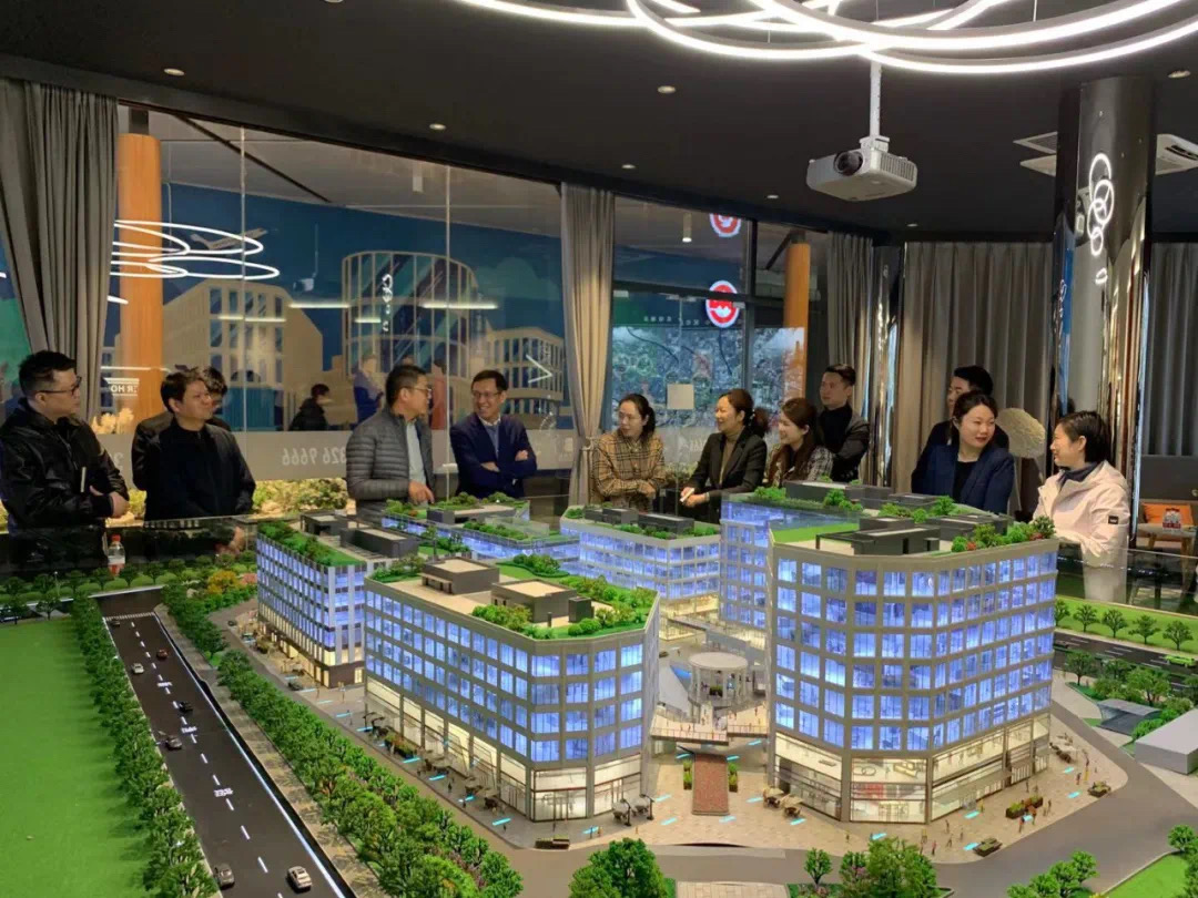 抓楼宇经济、谋产业发展——长宁区副区长翁华建带队调研商务楼宇
