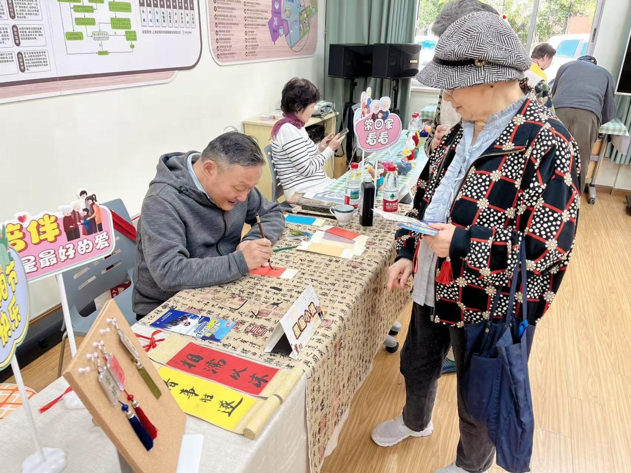 岁岁重阳暖社区！这场“老人主理”的集市，藏满幸福滋味