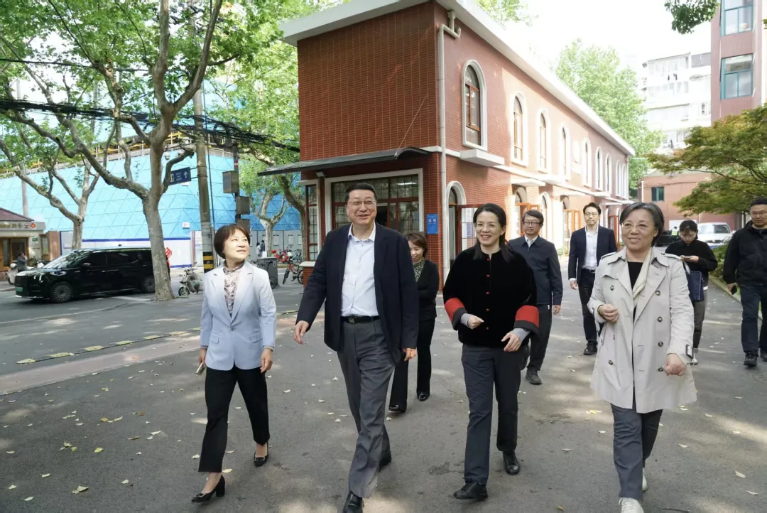 区委副书记岑福康调研长宁中小学党建工作