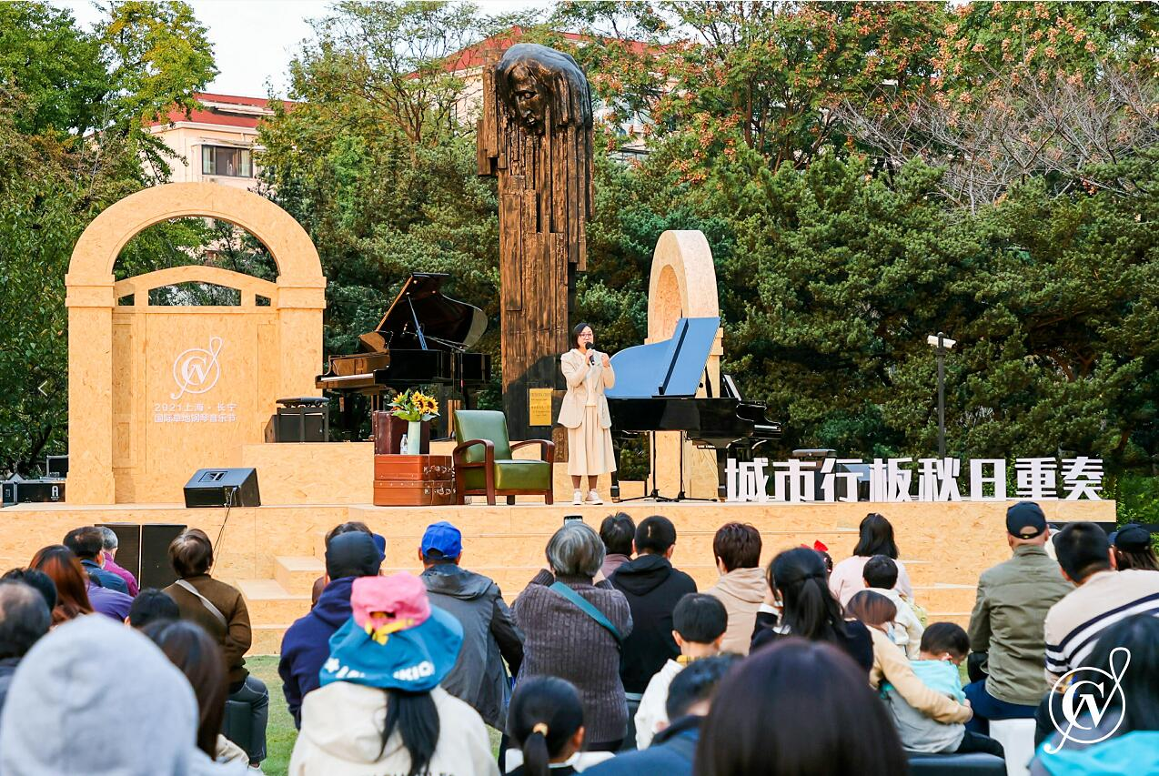 在桂花飘香的中山公园，上海长宁国际草地钢琴音乐节浪漫上演