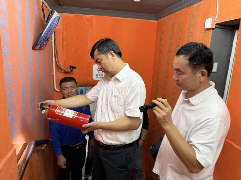 压实责任，守牢底线 _ 长宁区国动办组织开展国庆、中秋节前安全检查