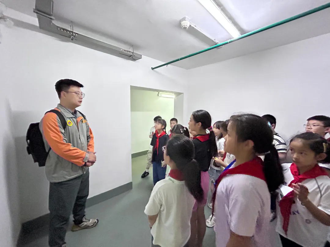人防课堂进学校，听课学生探工程