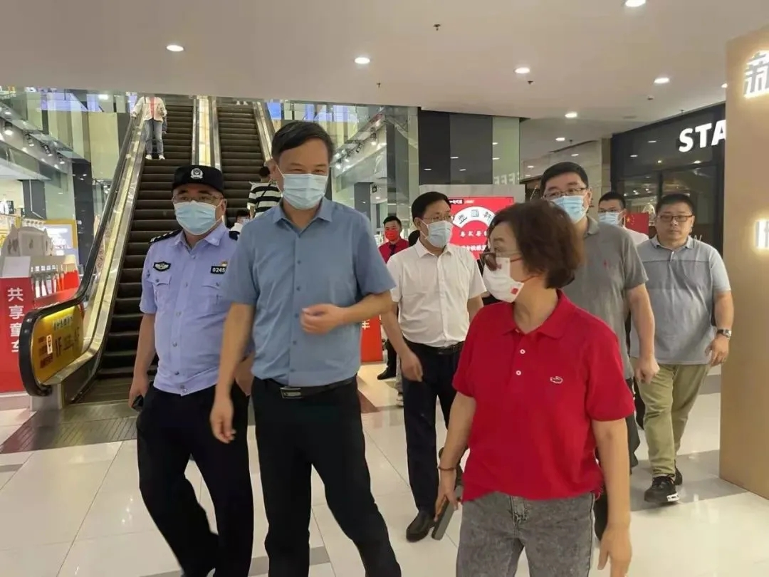 区委常委、政法委书记孙嘉丰带队调研龙之梦购物中心