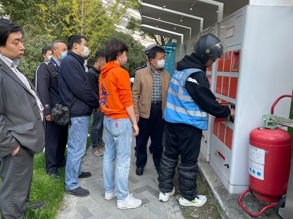 区商务委牵头开展区电商平台重点企业外卖骑手 电动自行车消防安全综合治理联合执法检查