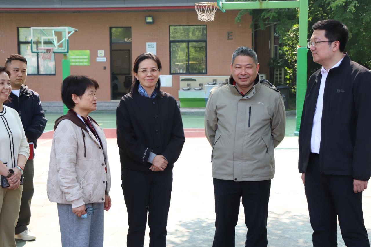 区教育局党政领导班子开展节前学校安全和三项专项工作检查