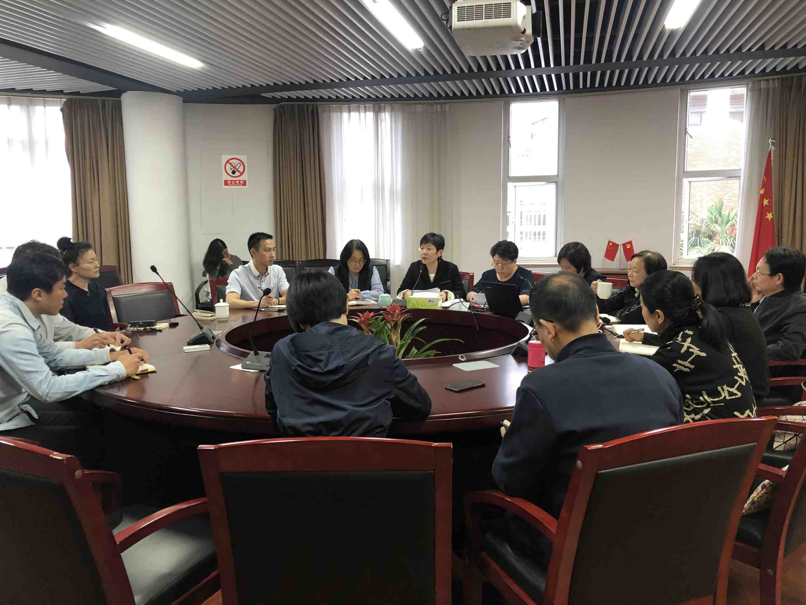 区教育局对天山初中教育集团开展调研