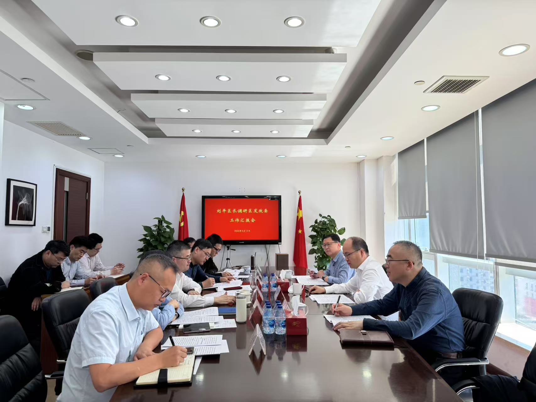 区委副书记、区长刘平走访调研区发改委