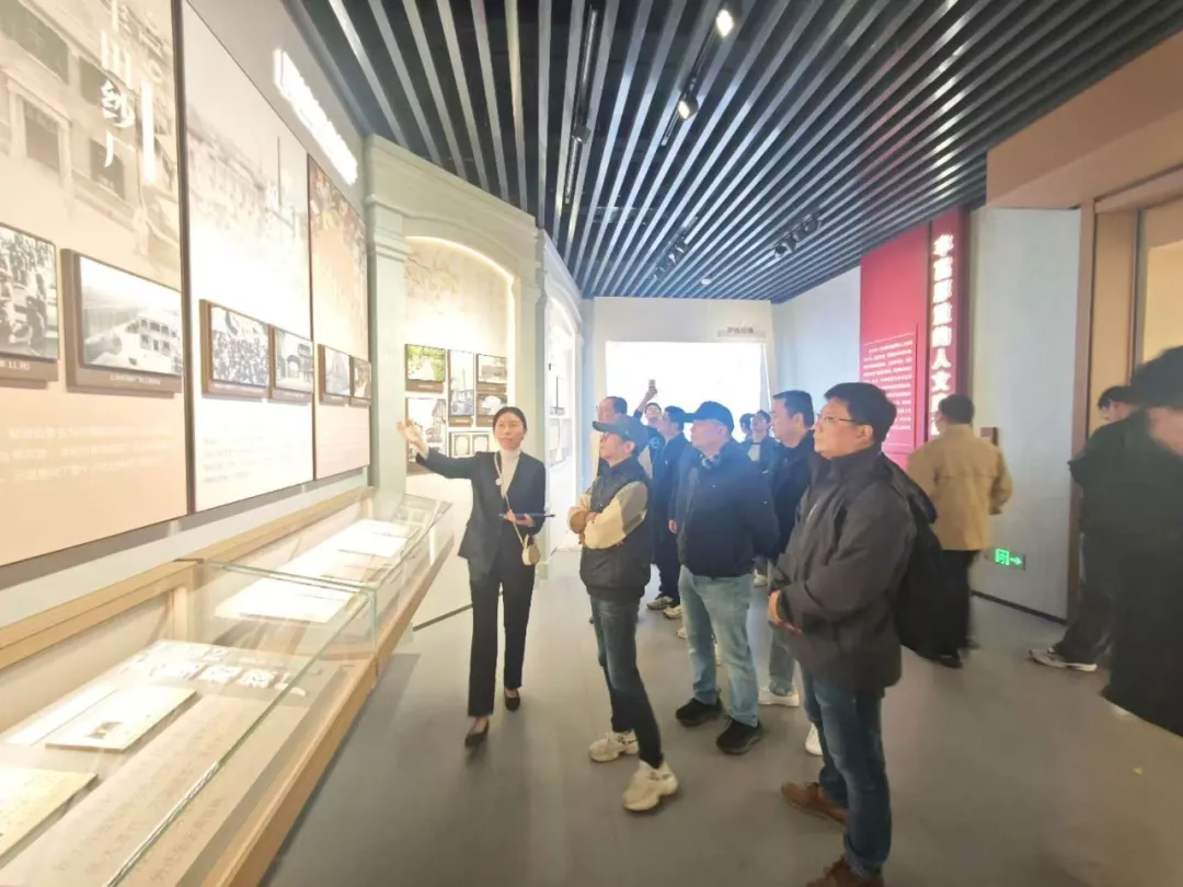 区国动办党总支组织开展“树牢正确政绩观、勇担使命促发展”主题党日活动