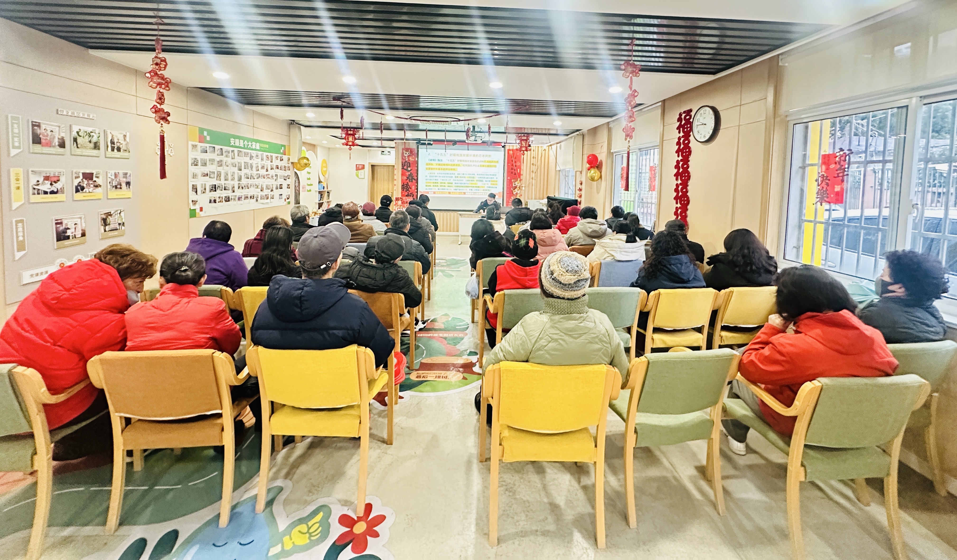 从街区到社区，“HONG心”宣讲“接地气”，全会精神“入人心”→