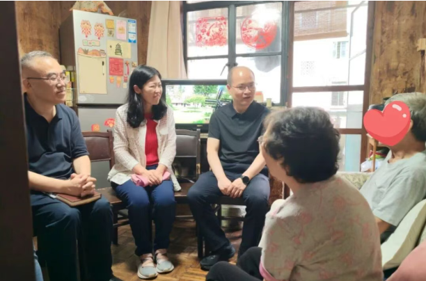 区领导走访慰问虹桥困难群众