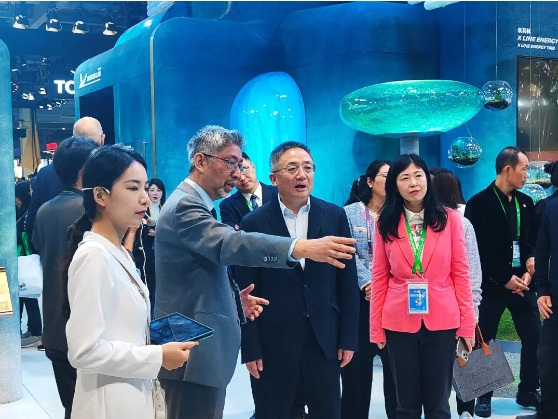 区领导走访进博会虹桥街道参展企业