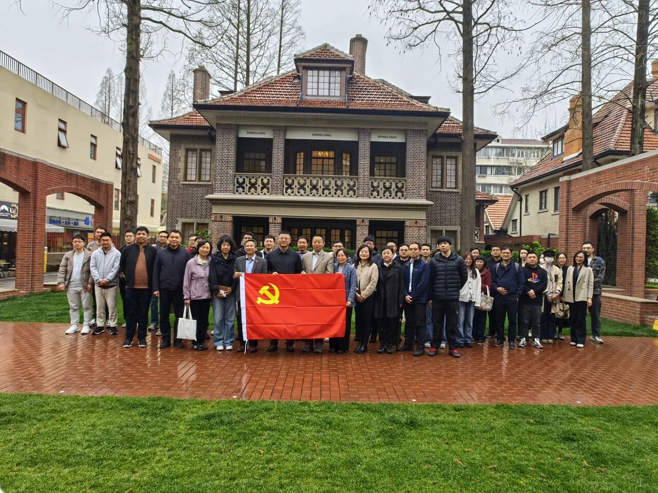 “树立和践行正确政绩观，落实和贯彻城市更新理念” 静安区建管委与长宁区建管委开展中心组联组学习