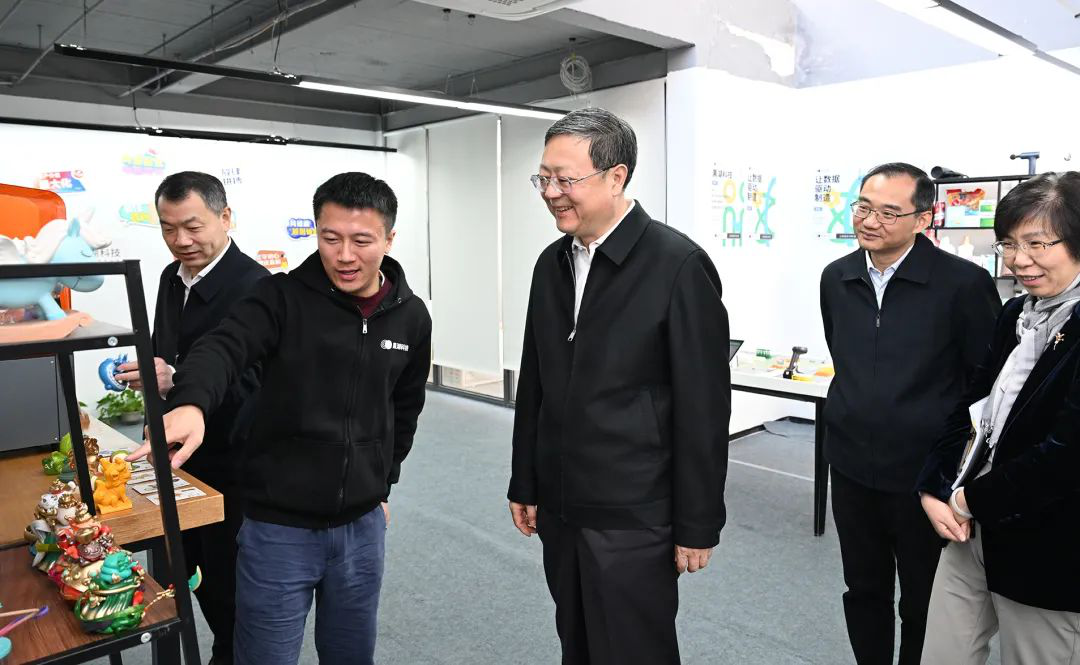 要闻速递 | 深耕细分赛道，提升核心竞争力！陈吉宁调研长宁区创新型企业黑湖科技并现场办公