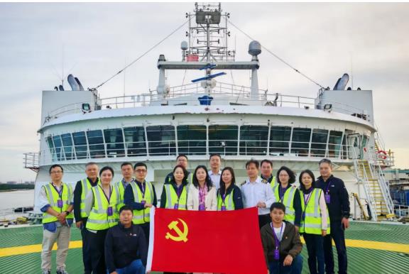 四中全会精神学习丨江苏路街道党工委与中英海底系统有限公司党总支开展中心组联组学习