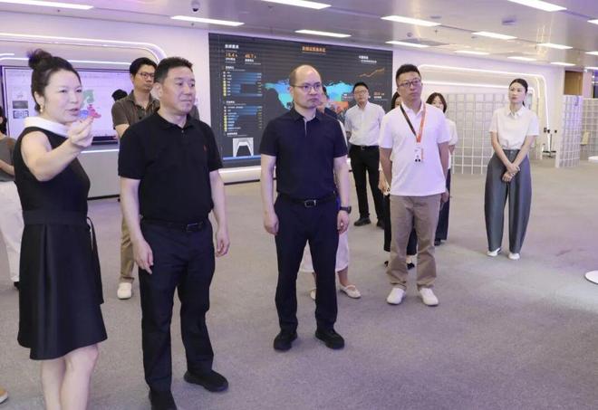 区领导调研“15分钟出海服务圈”
