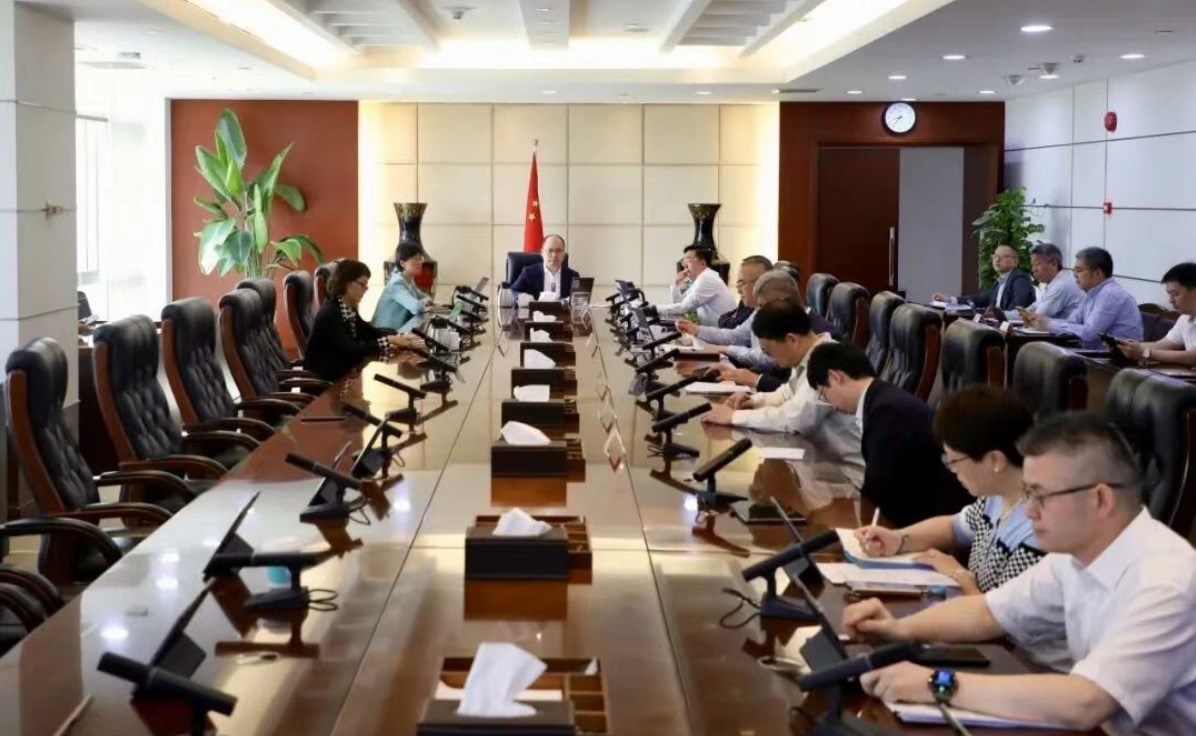 区政府召开常务会议，研究“时尚长宁 悦享消费”等工作，公众代表列席并提出建议