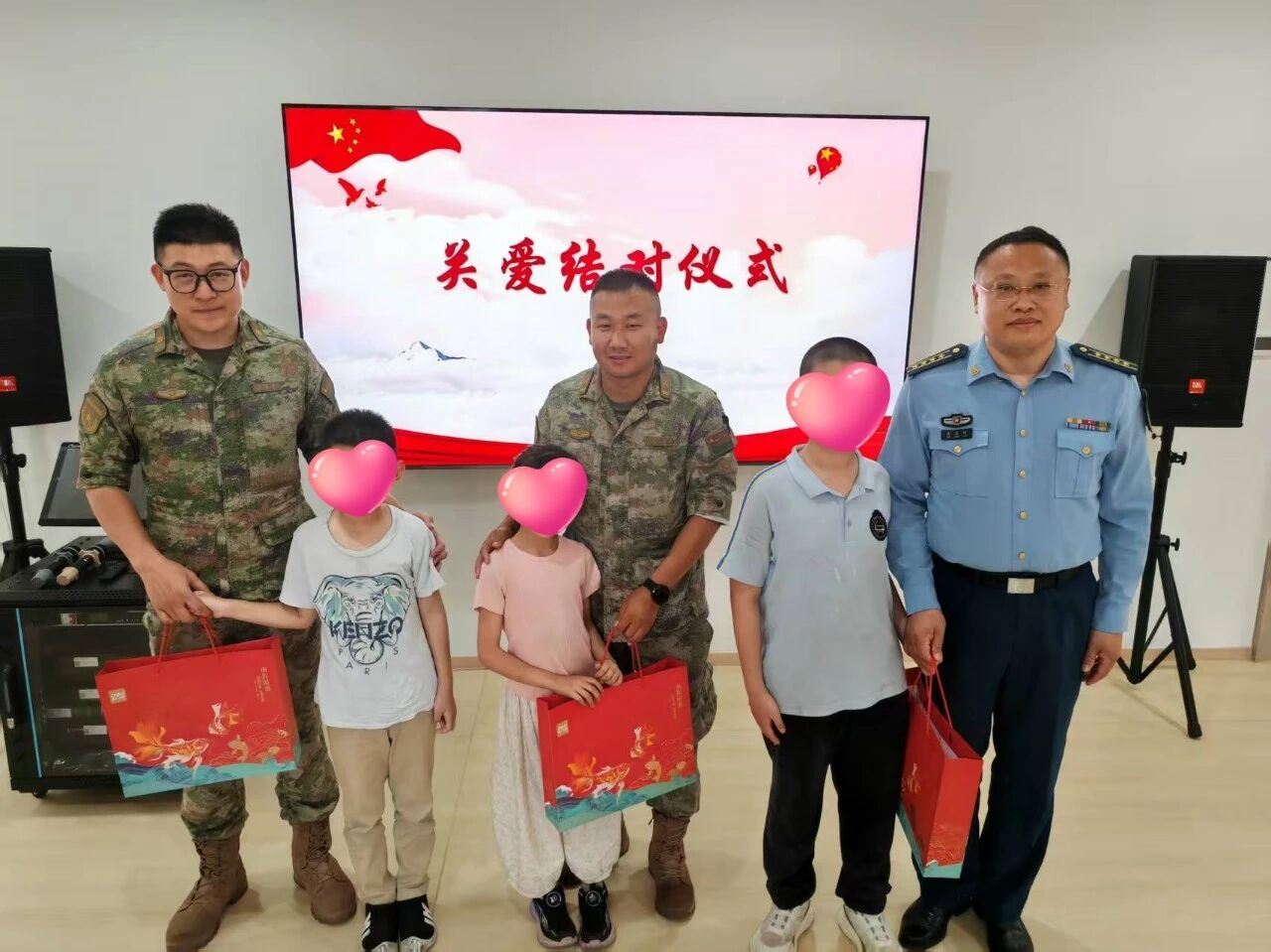 致敬峥嵘岁月 共育时代新苗！程家桥街道开展“大手牵小手”进军营活动