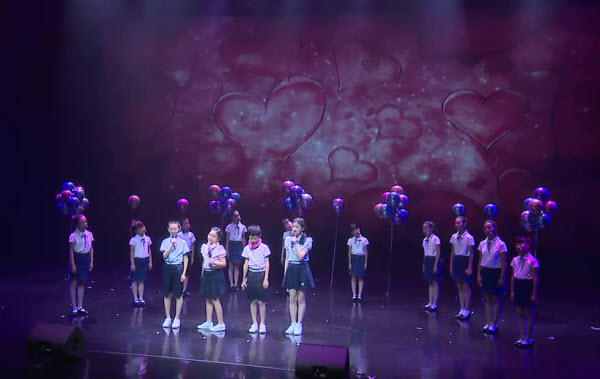 2019年上海市群文新人新作展合唱类优秀新作奖作品情景小合唱《因为有你》欣赏