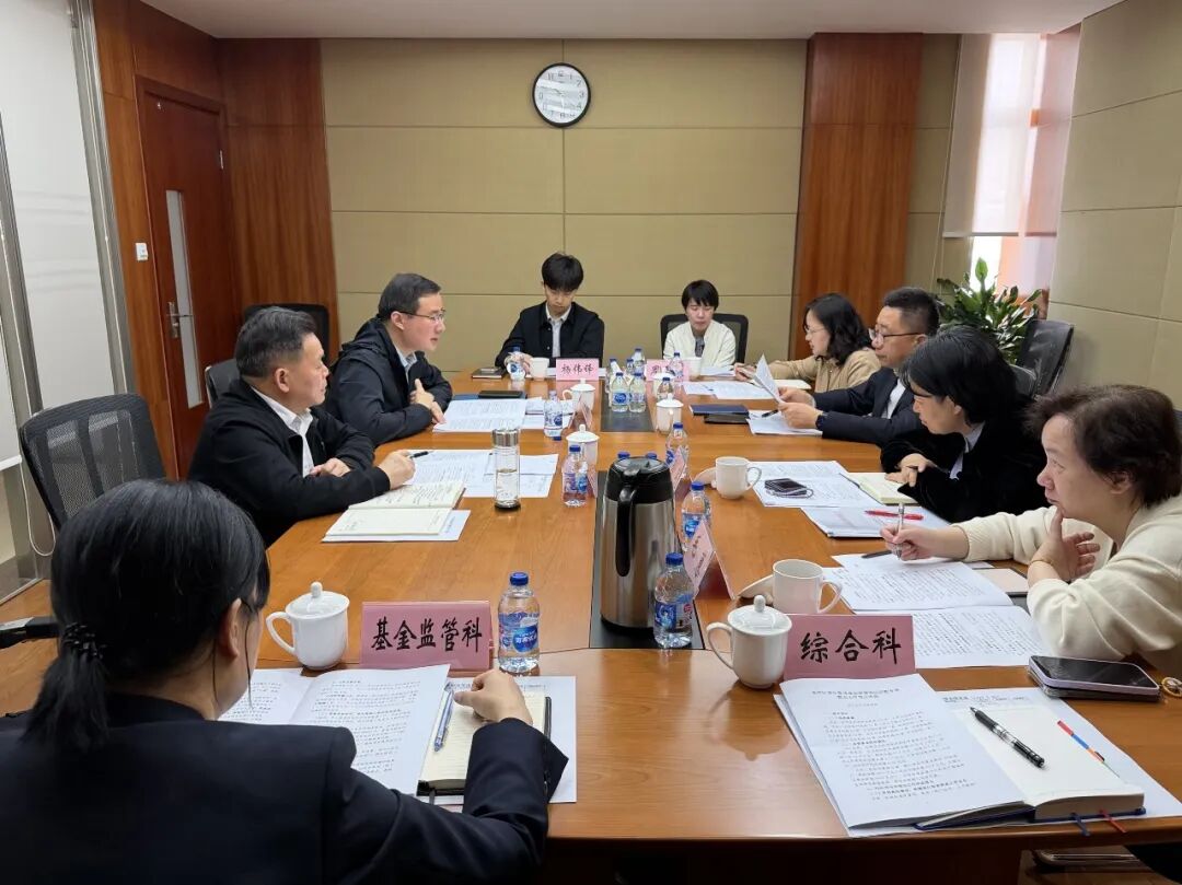 沈永兵走访调研区医保局