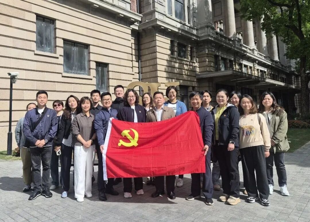 区医保局机关党支部组织党员、干部参观上海市历史博物馆