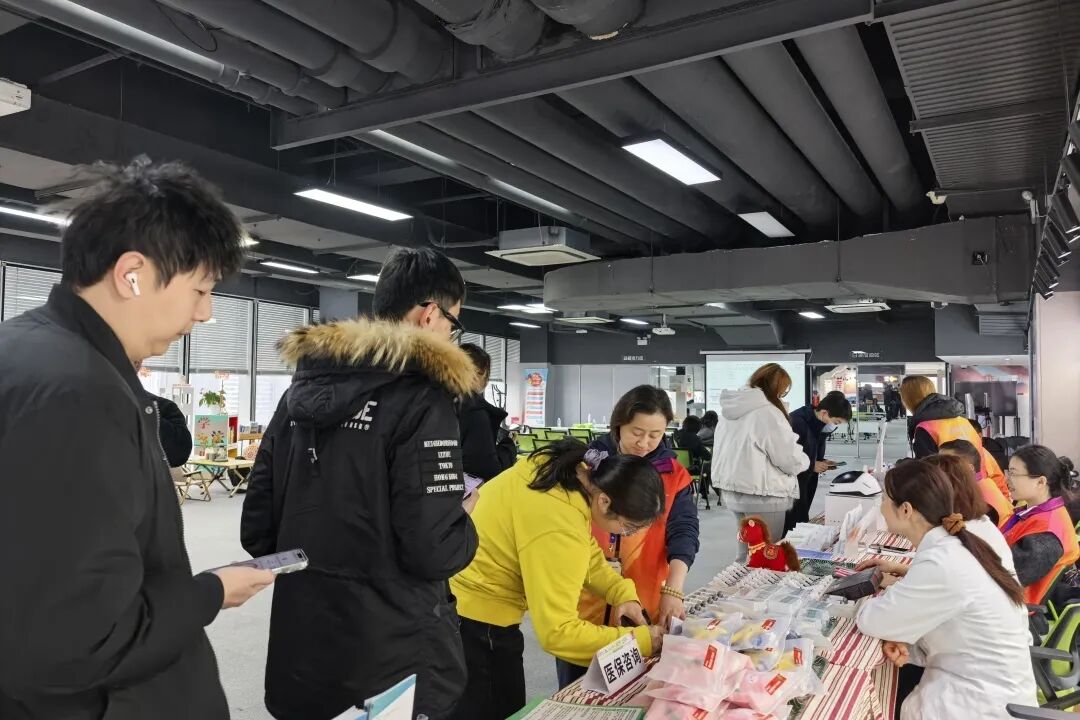 医保护航  把服务与政策送到楼门口