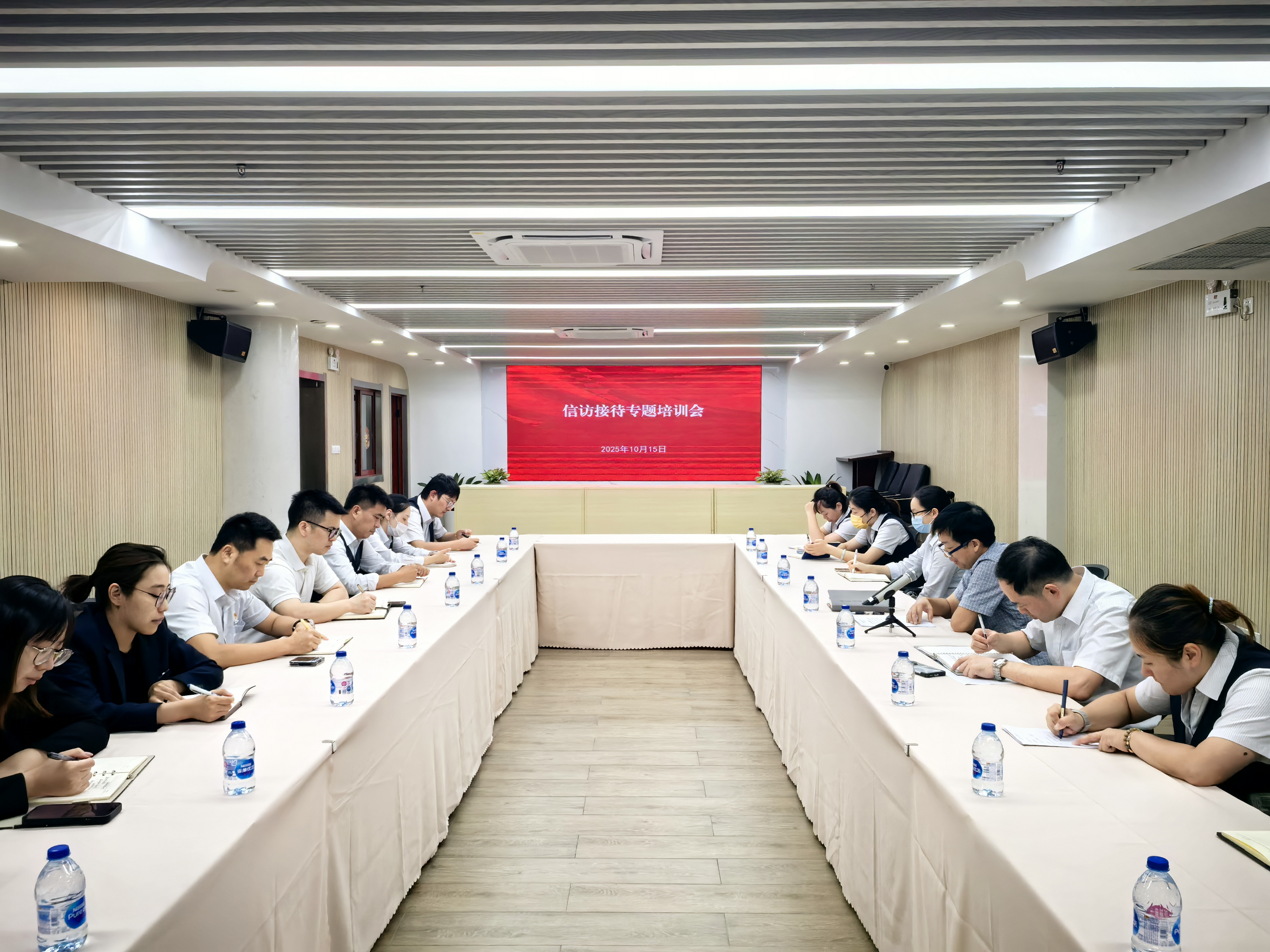 区医保局召开信访接待专题培训会